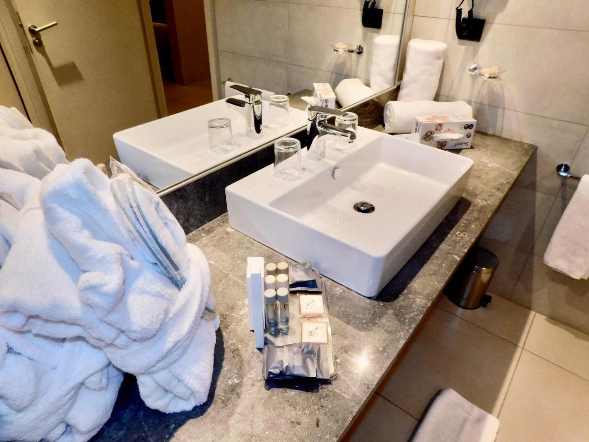 Kenzi Rose Garden Hotel Marrakesh Ngoại thất bức ảnh Bathroom in a hotel