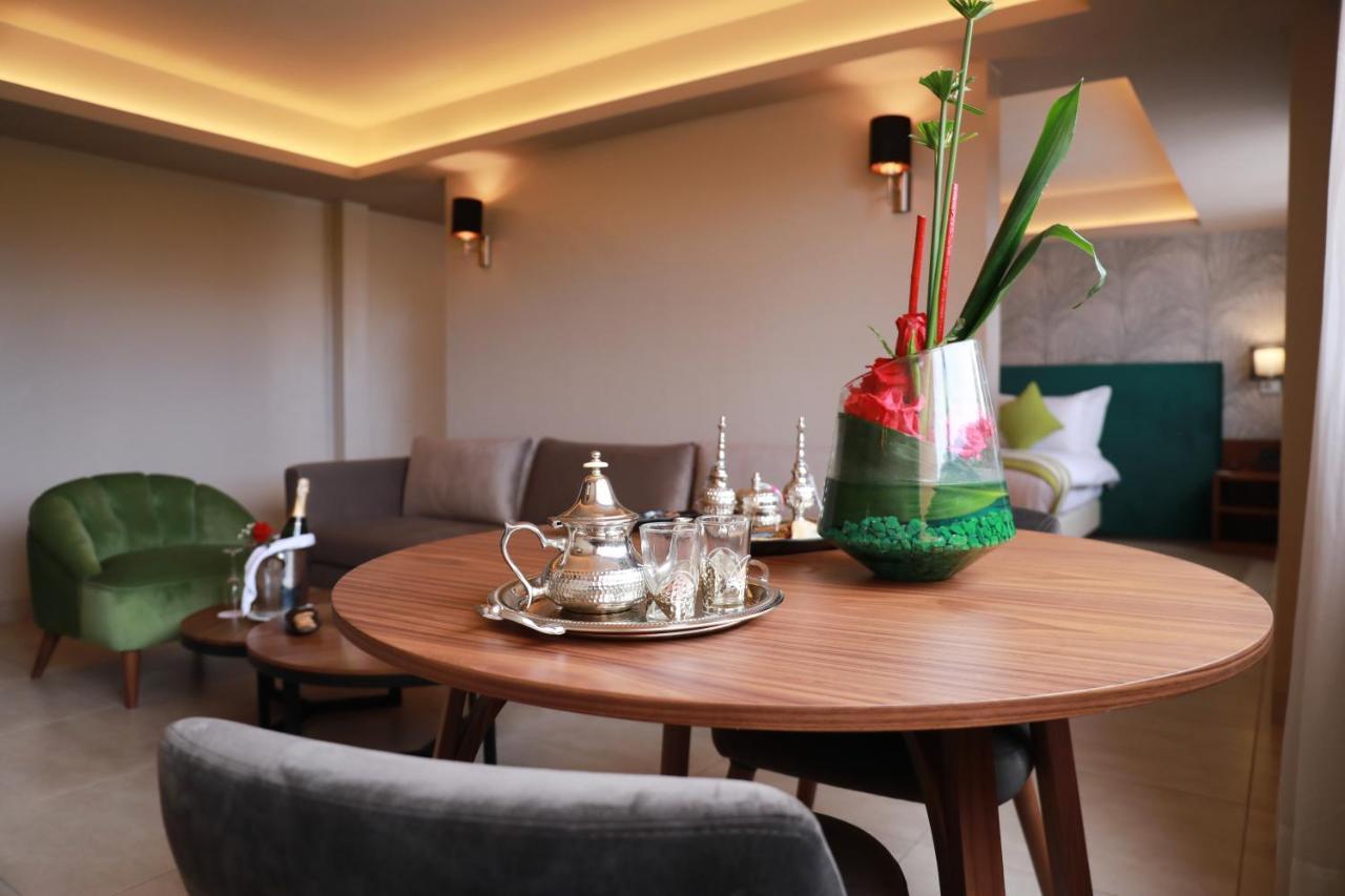 Kenzi Rose Garden Hotel Marrakesh Ngoại thất bức ảnh A suite at the hotel
