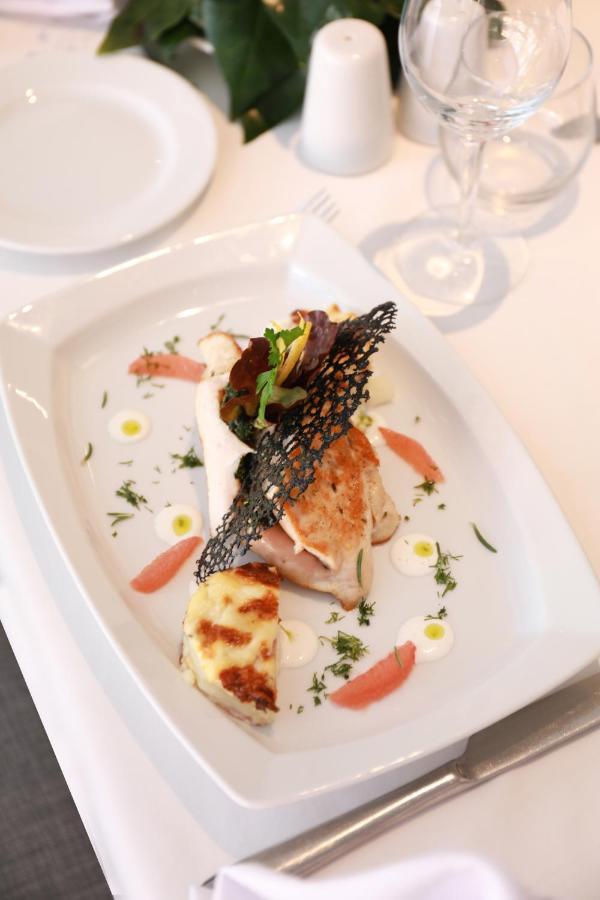 Kenzi Rose Garden Hotel Marrakesh Ngoại thất bức ảnh A prepared dish of halibut
