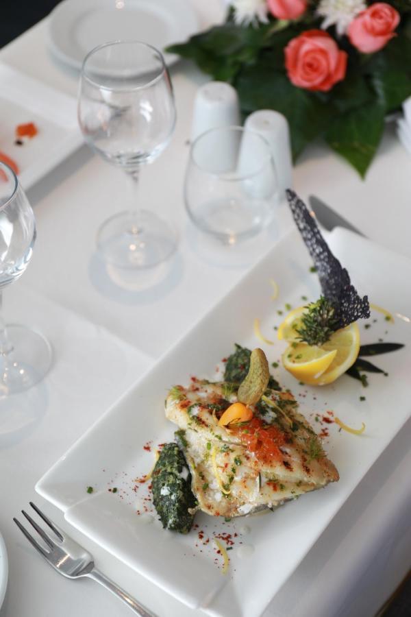 Kenzi Rose Garden Hotel Marrakesh Ngoại thất bức ảnh A fish dish